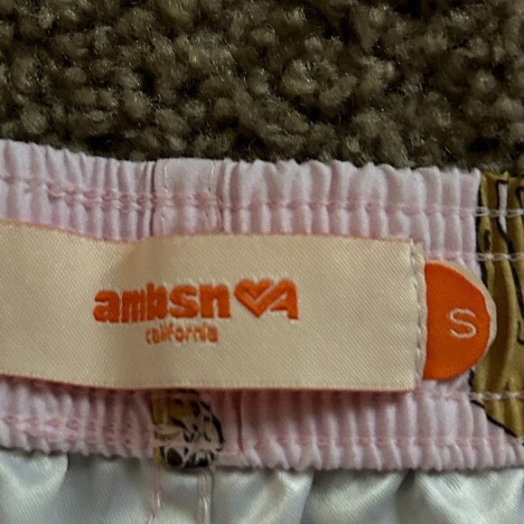 AMBSN Light Pink Bulldog Print Drawstring Shorts Size Small - Picture 3 of 9